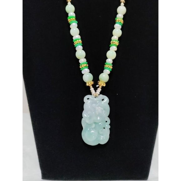 Vintage Jadeite and Pearl Beaded Strand Carved Gold Plated Necklace and Pendant - Picture 7 of 13